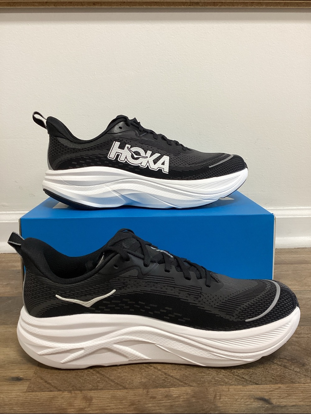 Men’s HOKA Skyflow - Picture 2 of 5